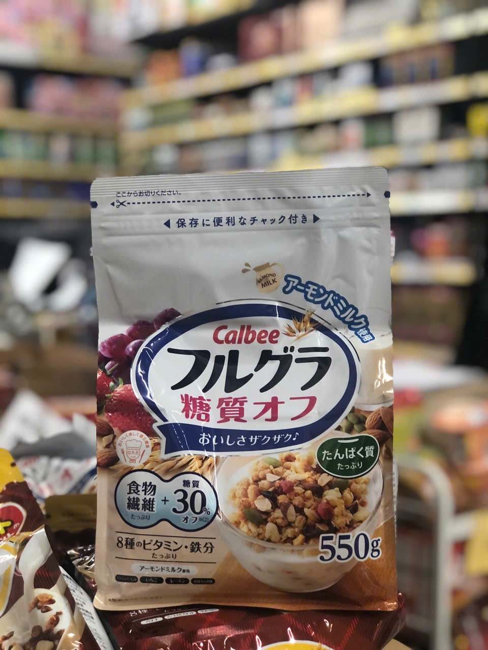Ngũ cốc hoa quả Calbee ăn kiêng trắng 550g (6g/thùng)