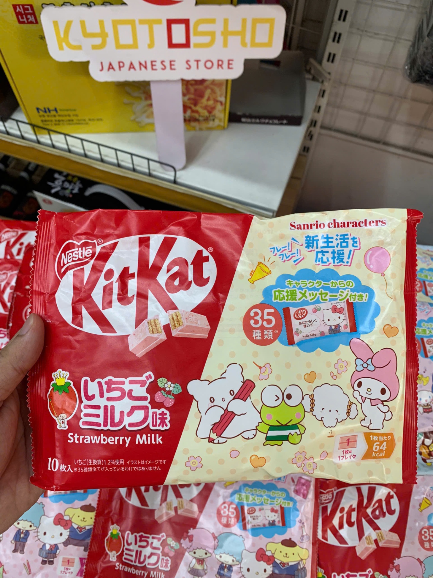 Bánh KitKat Sanrio hình nhân vật vị sũa dâu 10 miếng