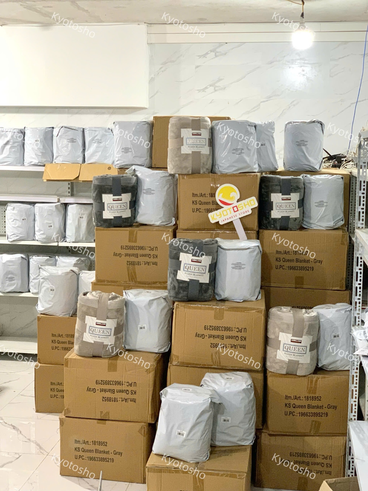 Chăn lông cừu Kirkland 248x233 màu ghi xám