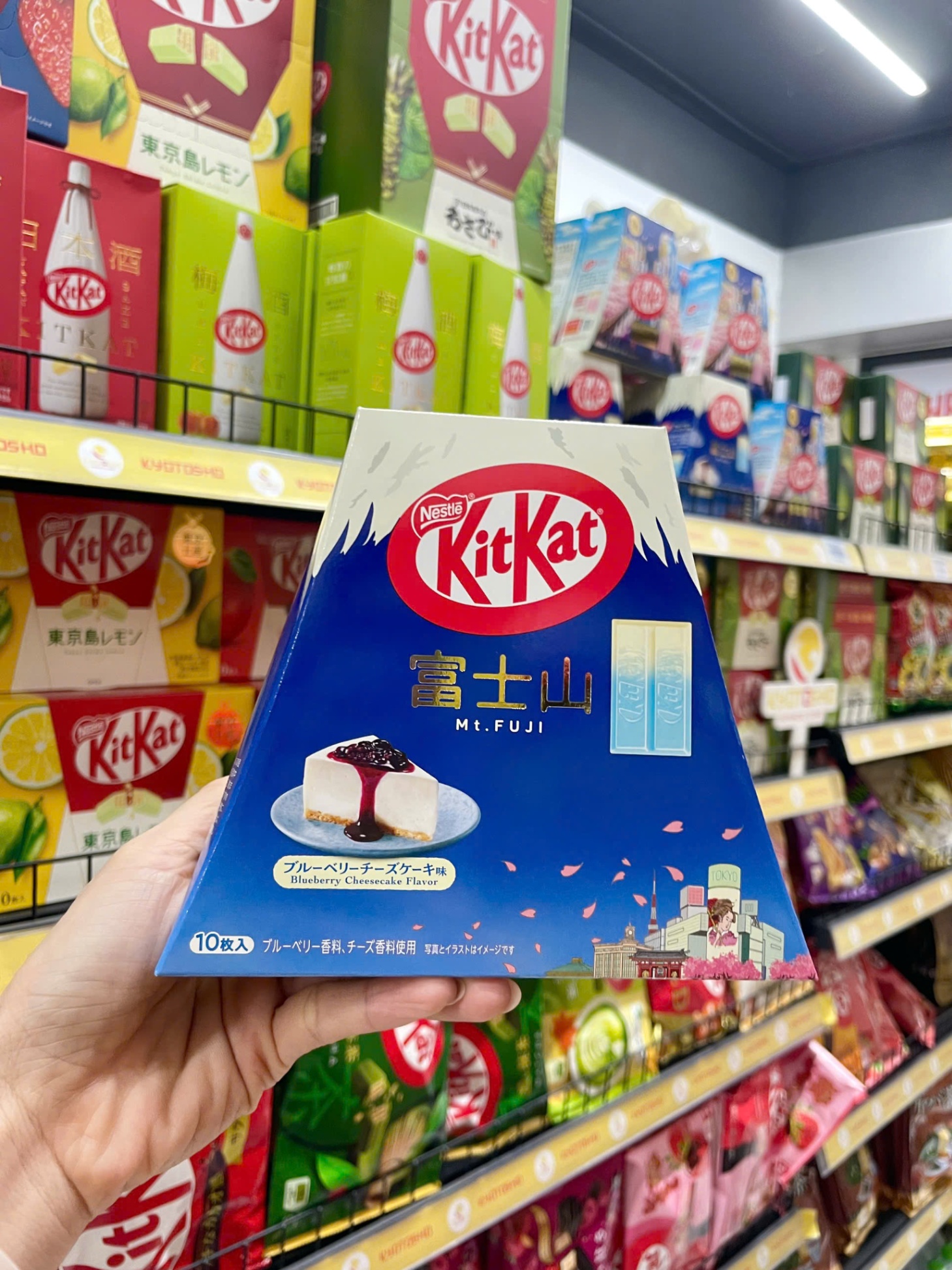 Bánh Kitkat phô mai việt quất Mt. Fuji bản giới hạn Gói 10 Miếng 1 hộp