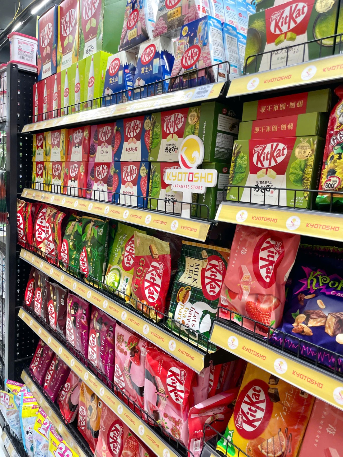 Bánh Kitkat vị dâu Amaou phiên bản giới hạn Nhật Bản hộp 10 thanh