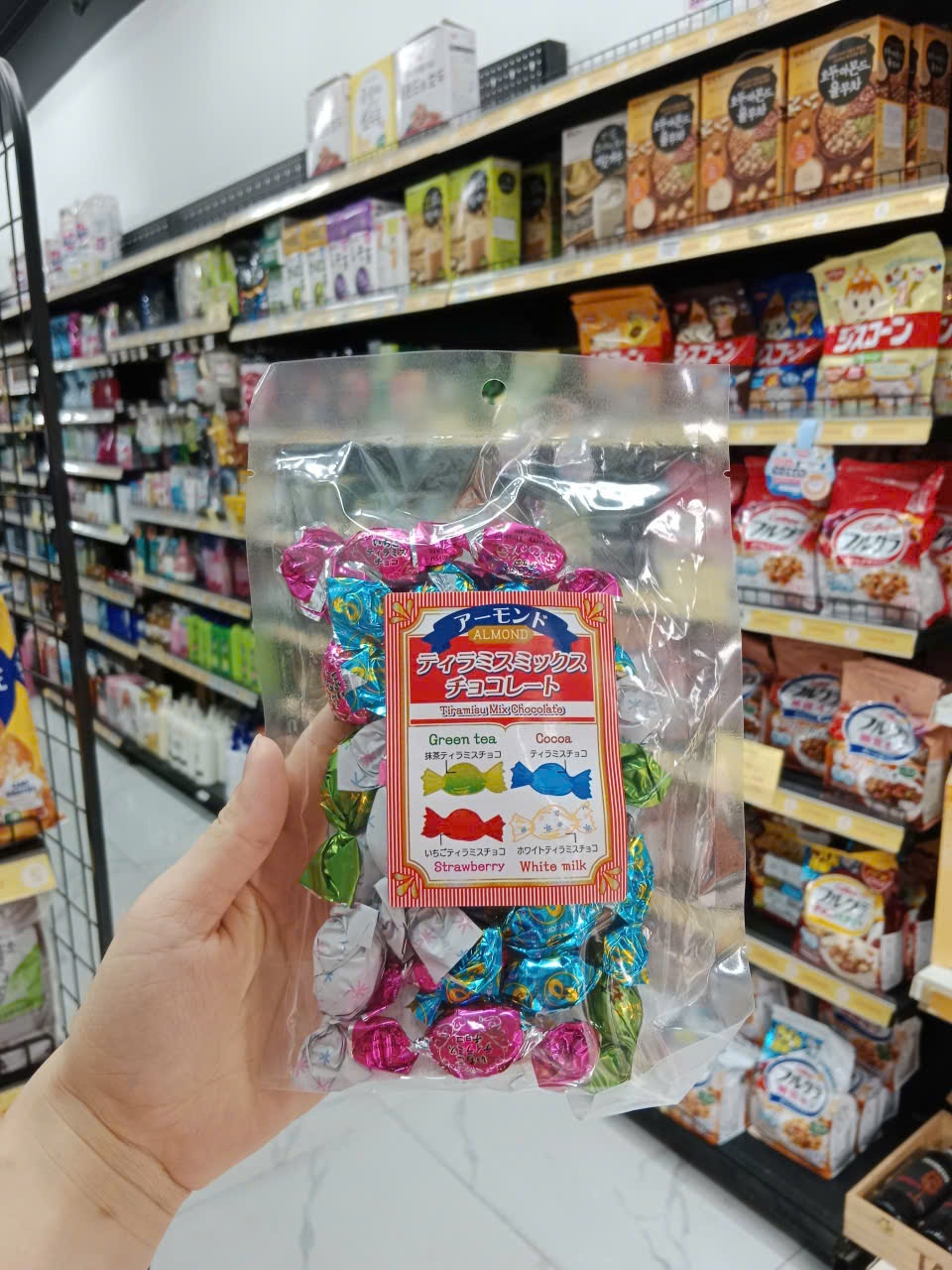 Kẹo socola hạnh nhân Tiramisu mix vị 120g Nhật Bản