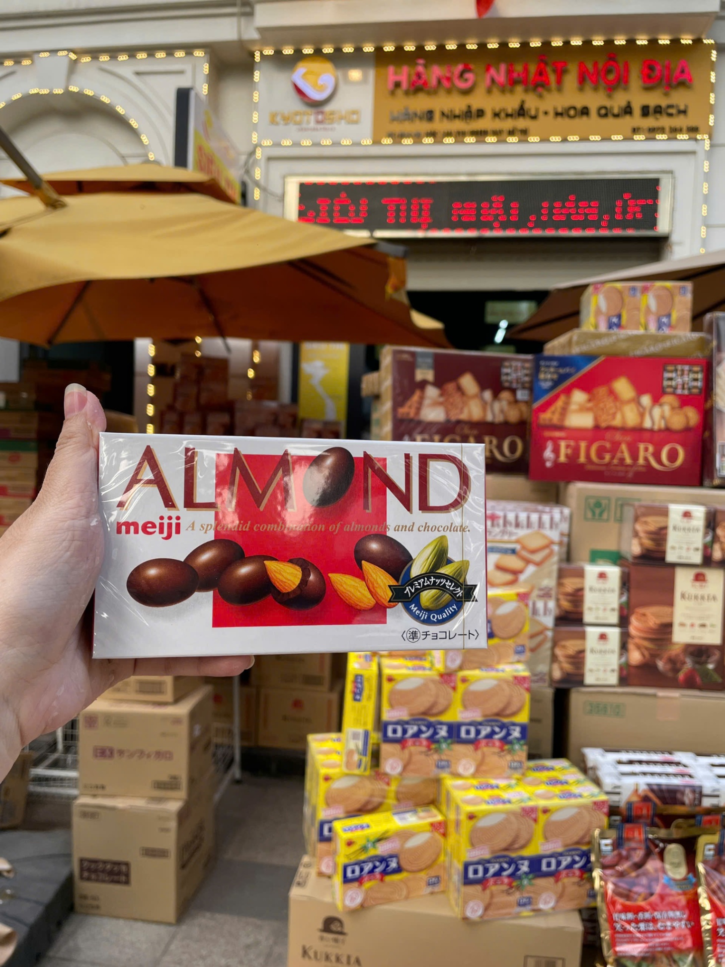 Kẹo Socola hạnh nhân Almond Meiji 79g