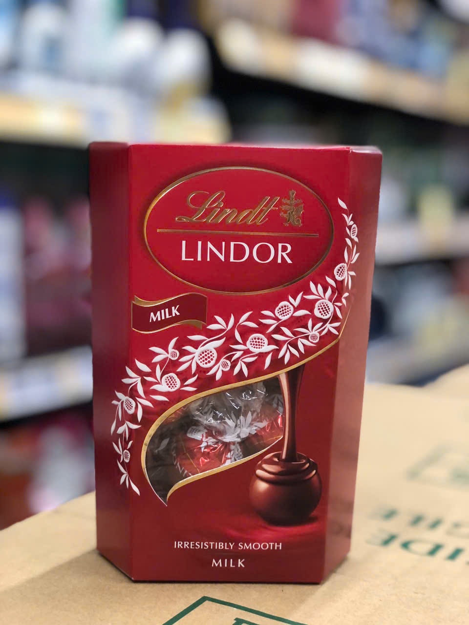 Kẹo socola Lindt Lindor Milk Chocolate 200 g đỏ