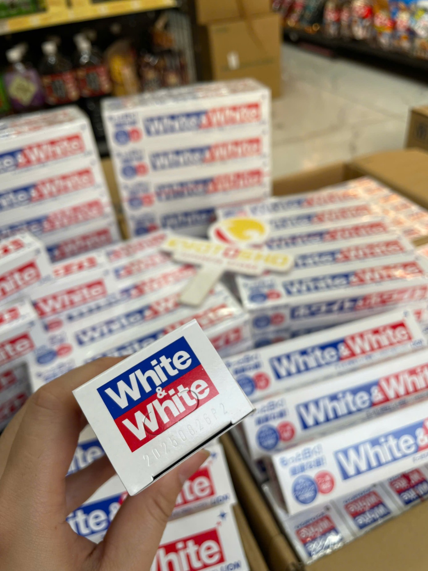 Kem đánh răng White & White (T80)
