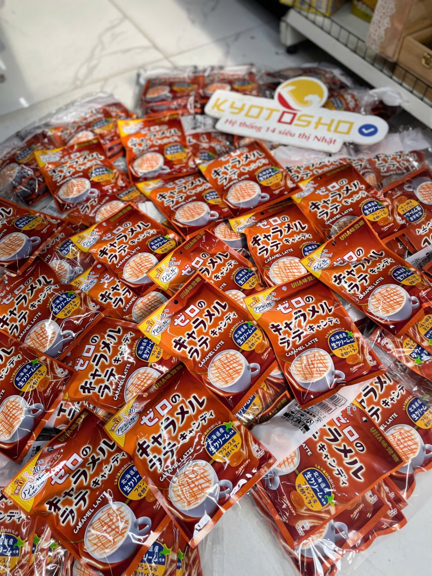 Kẹo UHA Mikakuto không đường Caramel Latte 81g