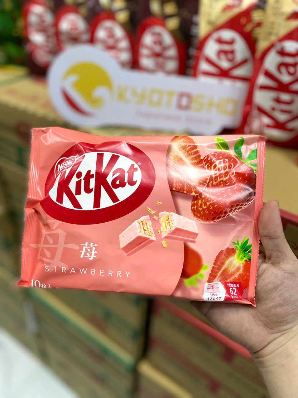 KM MUA 2 TẶNG 1 Bánh Kitkat vị Dâu tây Nhật Bản 10 cái