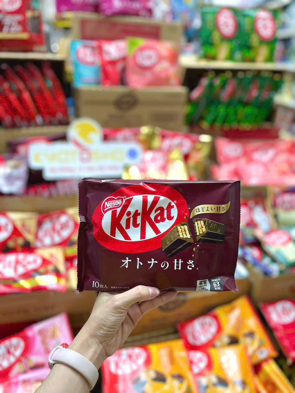 KM MUA 2 TẶNG 1 Bánh Kitkat vị socola đen 10 miếng