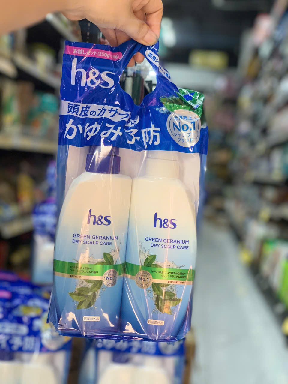 Bộ gội xả trị gàu và ngứa da đầu HS hương bạc hà (260g + 260g)
