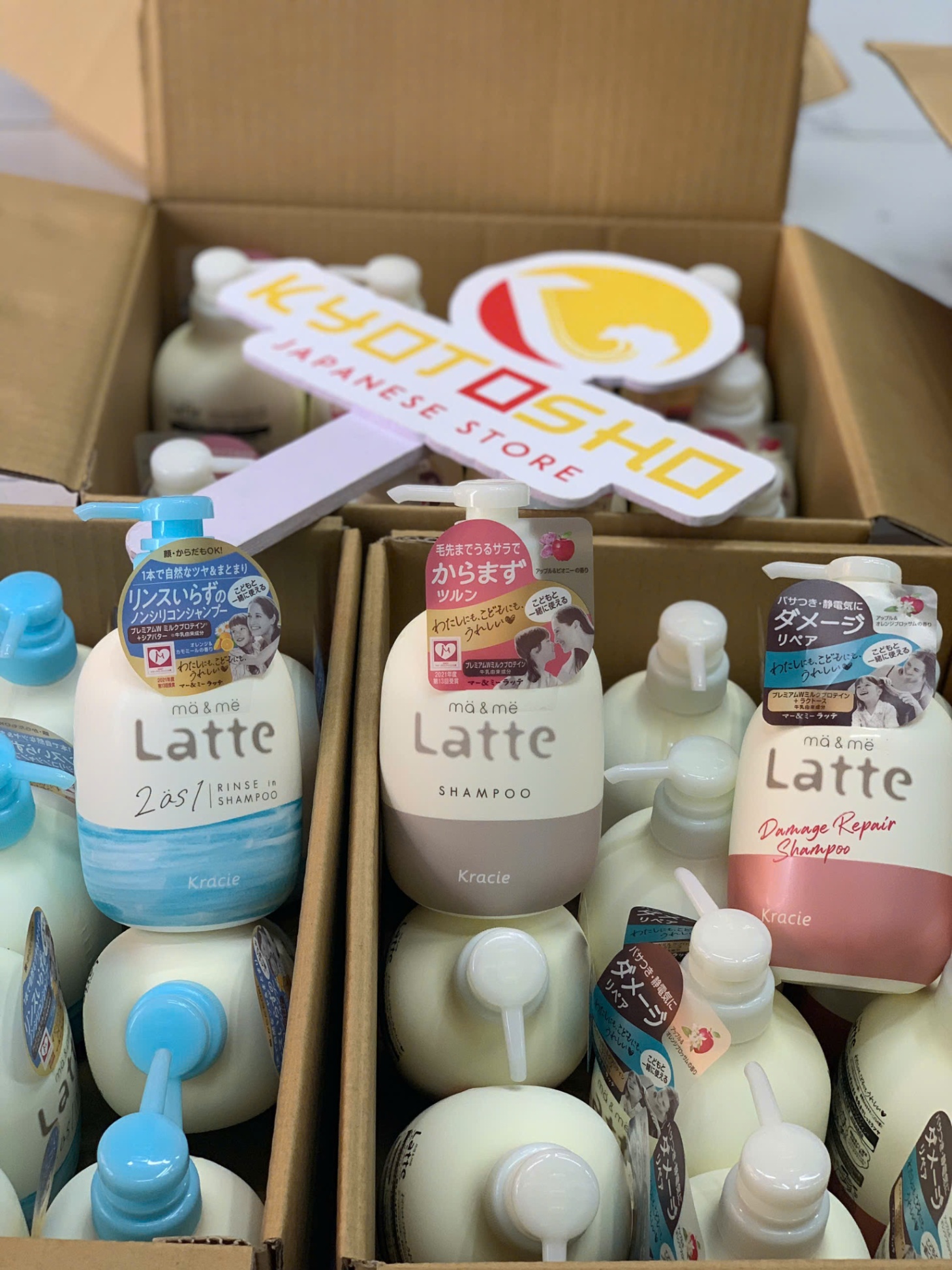 Dầu Xả Dưỡng Tóc Chắc Khoẻ Kracie Latte Ma&Me Dành Cho Cả Gia Đình (490ML) màu nâu