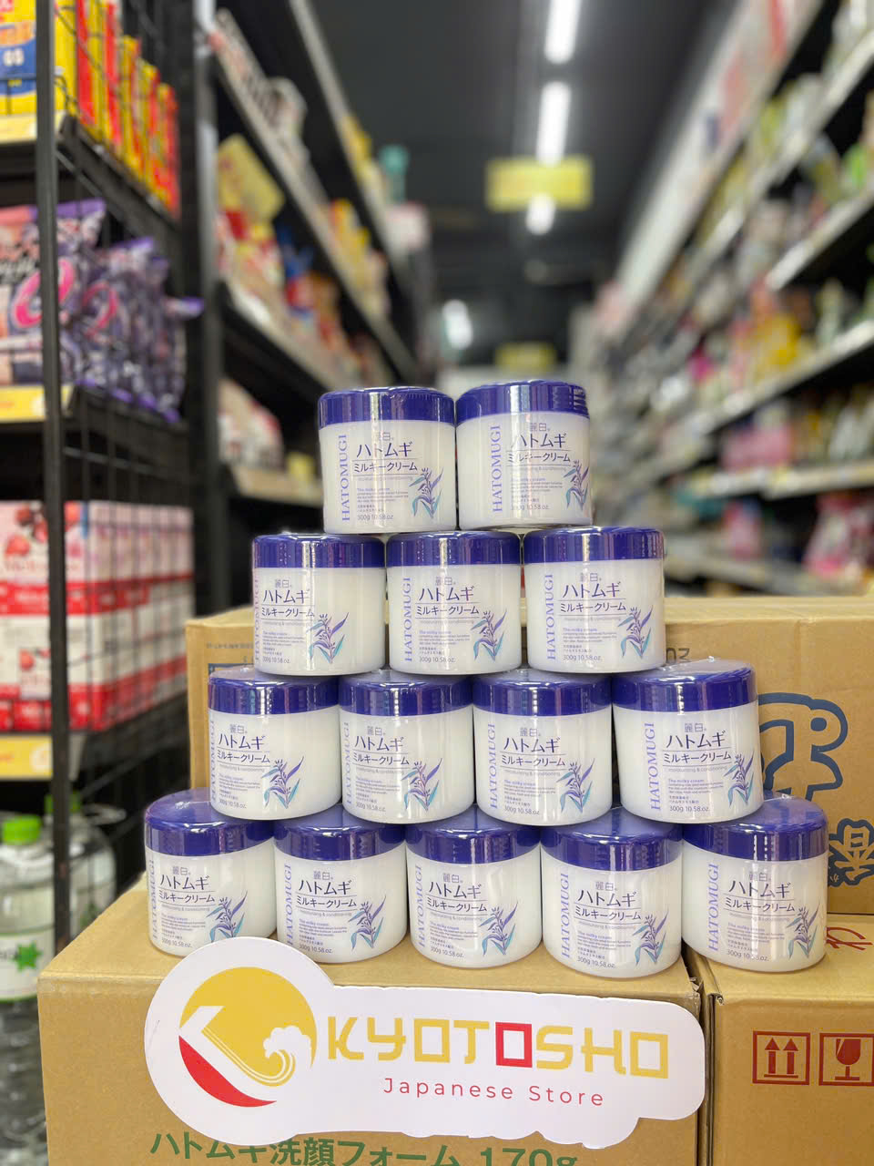 Kem dưỡng da dưỡng ẩm hạt ý dĩ Hatomugi 300g