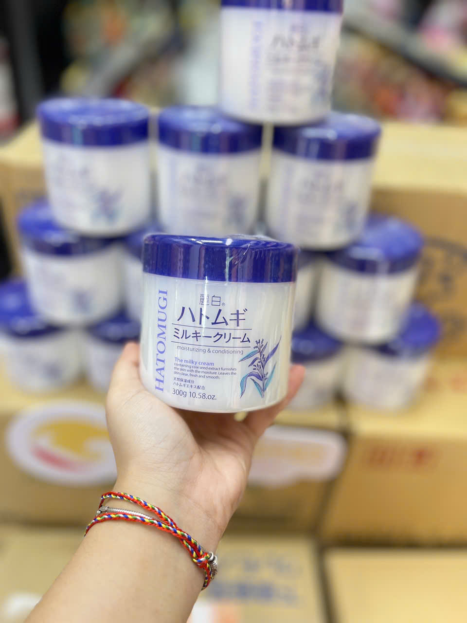 Kem dưỡng da dưỡng ẩm hạt ý dĩ Hatomugi 300g