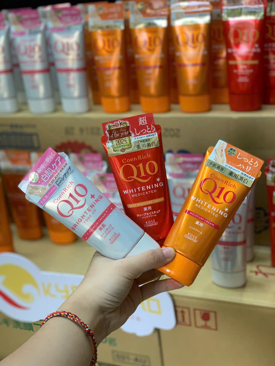 Kem dưỡng da tay Coenrich Tone Up Hand Cream 80g – Q10 trắng
