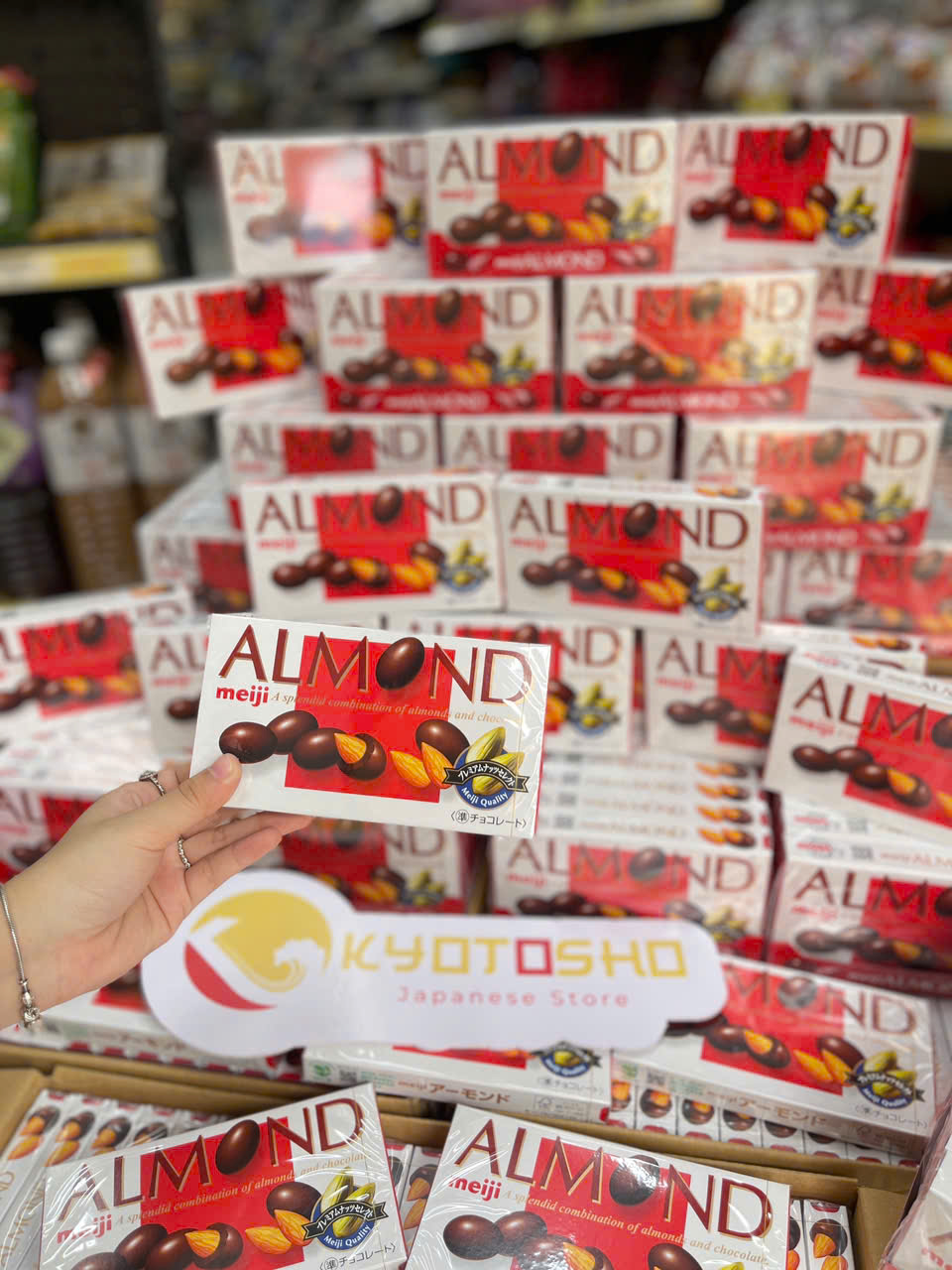 Kẹo Socola hạnh nhân Almond Meiji 79g