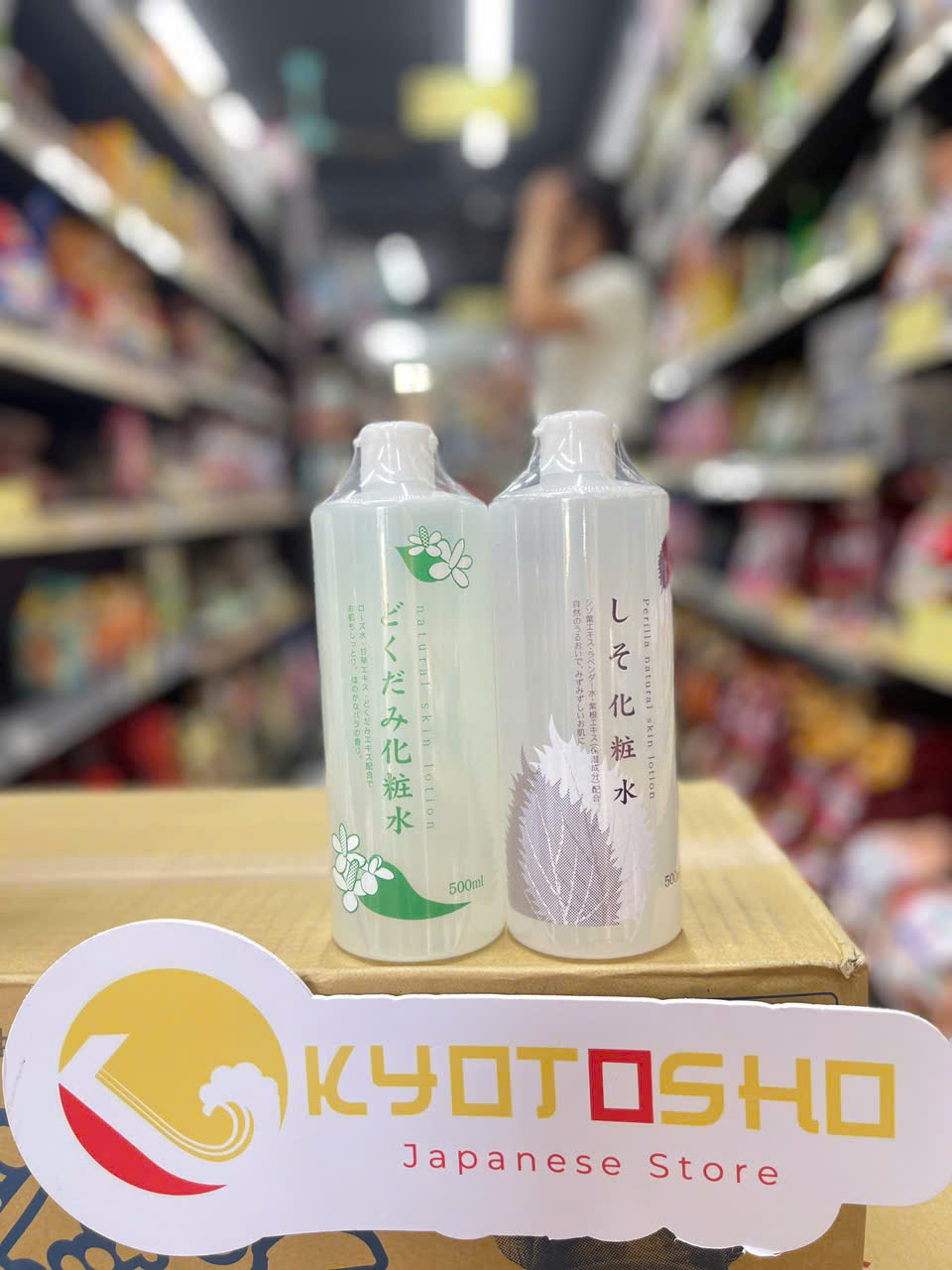 Nước hoa hồng Natural lá tía tô 500ml trắng (T24)