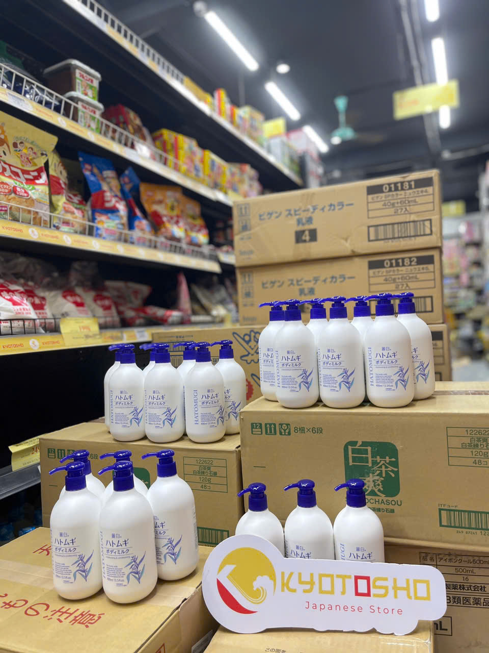 Sữa dưỡng thể hatomugi trắng da chiết xuất ý dĩ 400ml Nhật Bản
