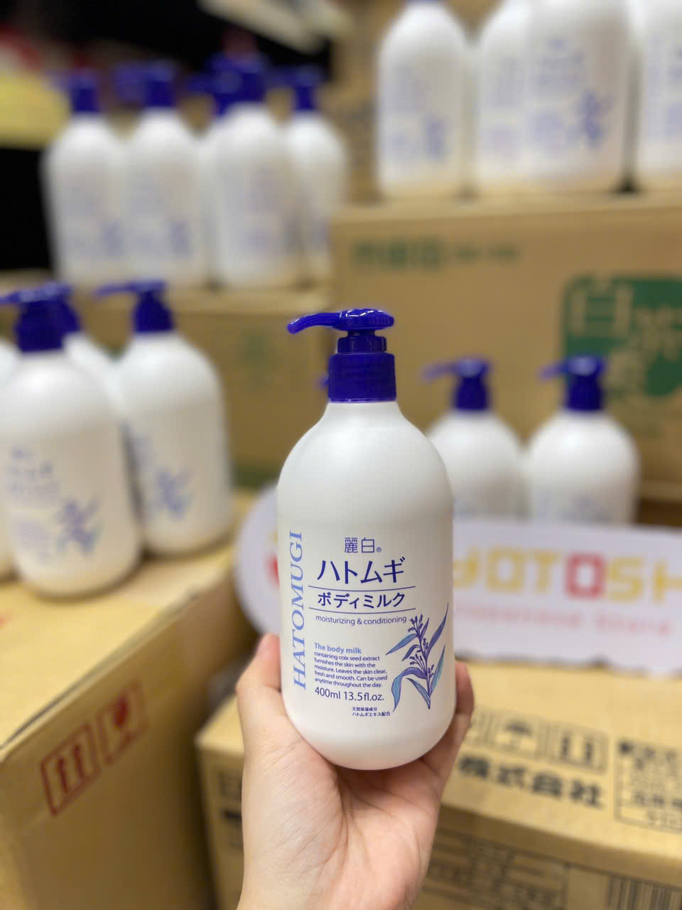 Sữa dưỡng thể hatomugi trắng da chiết xuất ý dĩ 400ml Nhật Bản