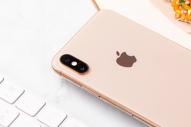 iphone-xs-max-gold-3.jpg