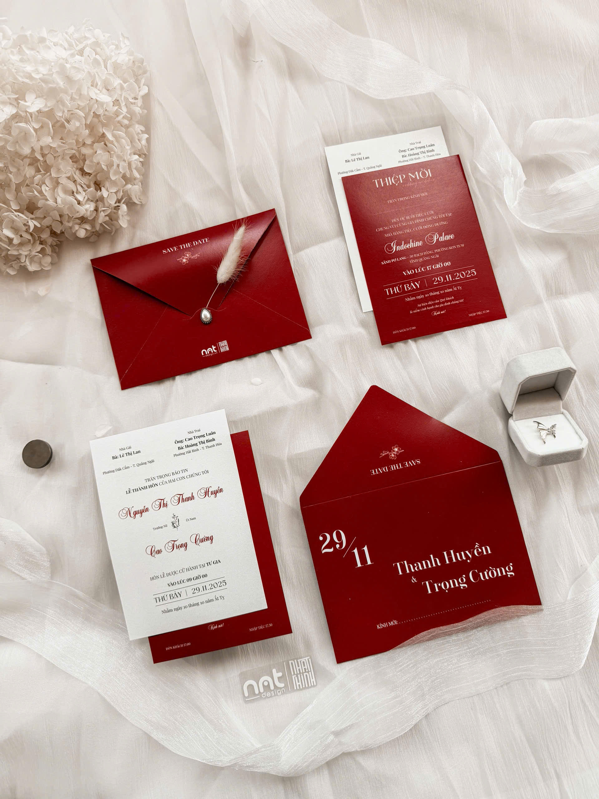 THIỆP ĐỎ CLASSIC HIỆN ĐẠI
