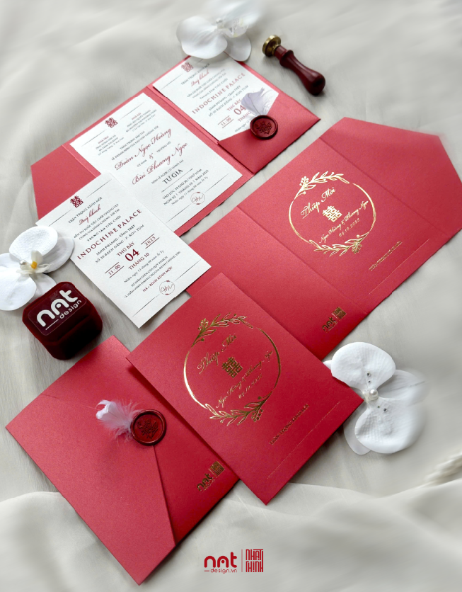 THIỆP GẬP BA NHŨ ÉP KIM ĐỎ HẠNH PHÚC