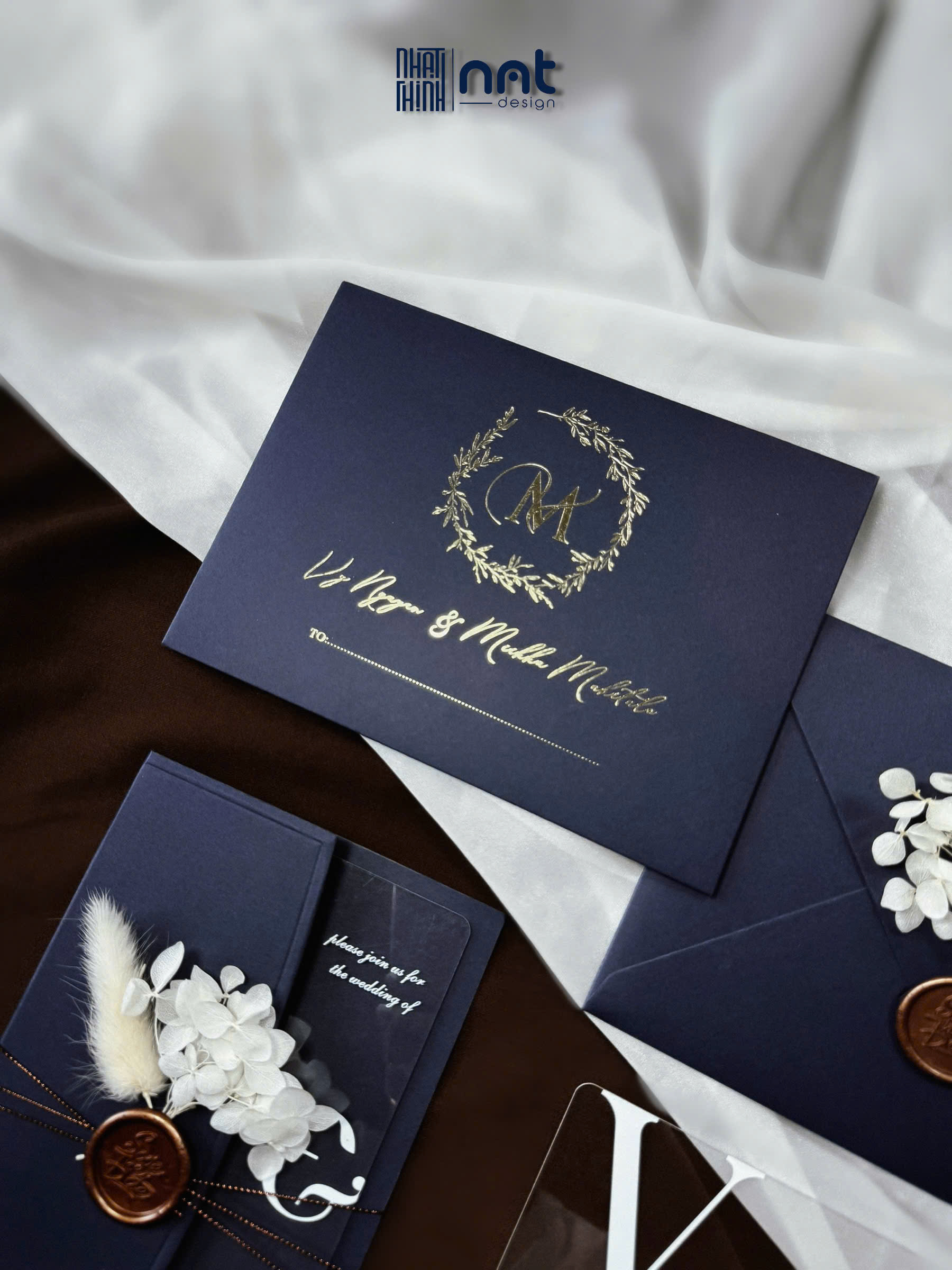 THIEP-CUOI-XANH-NAVY-NHAM-MICA-IN-UV-3.jpg?v=1781580105