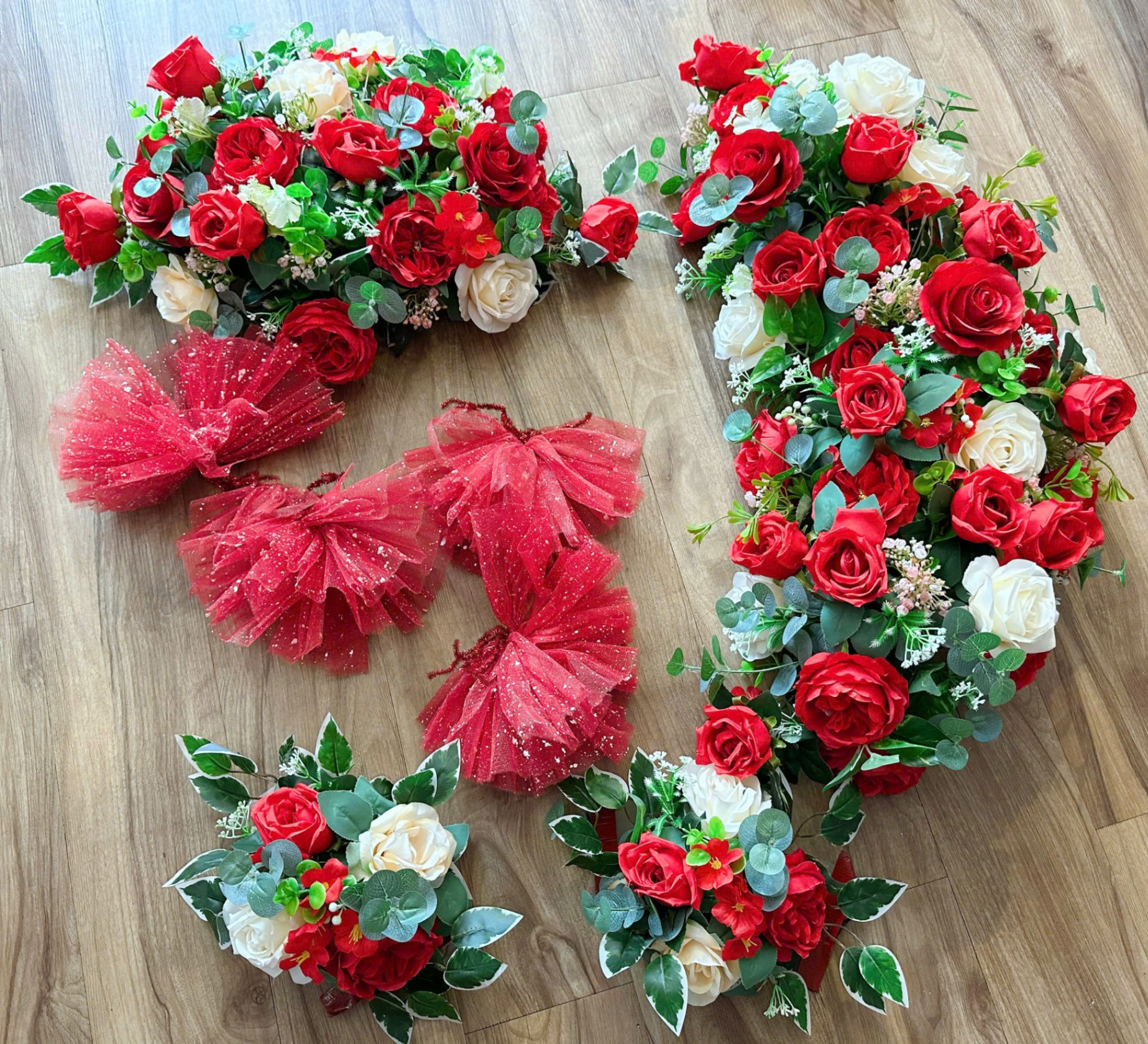 Hoa vải xe cưới cho thuê đỏ trắng