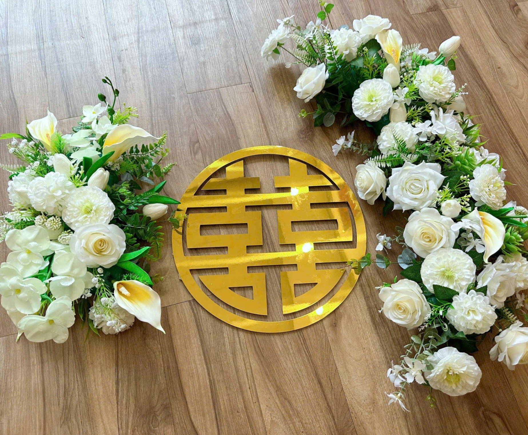 Hoa vải xe cưới cho thuê trắng xanh