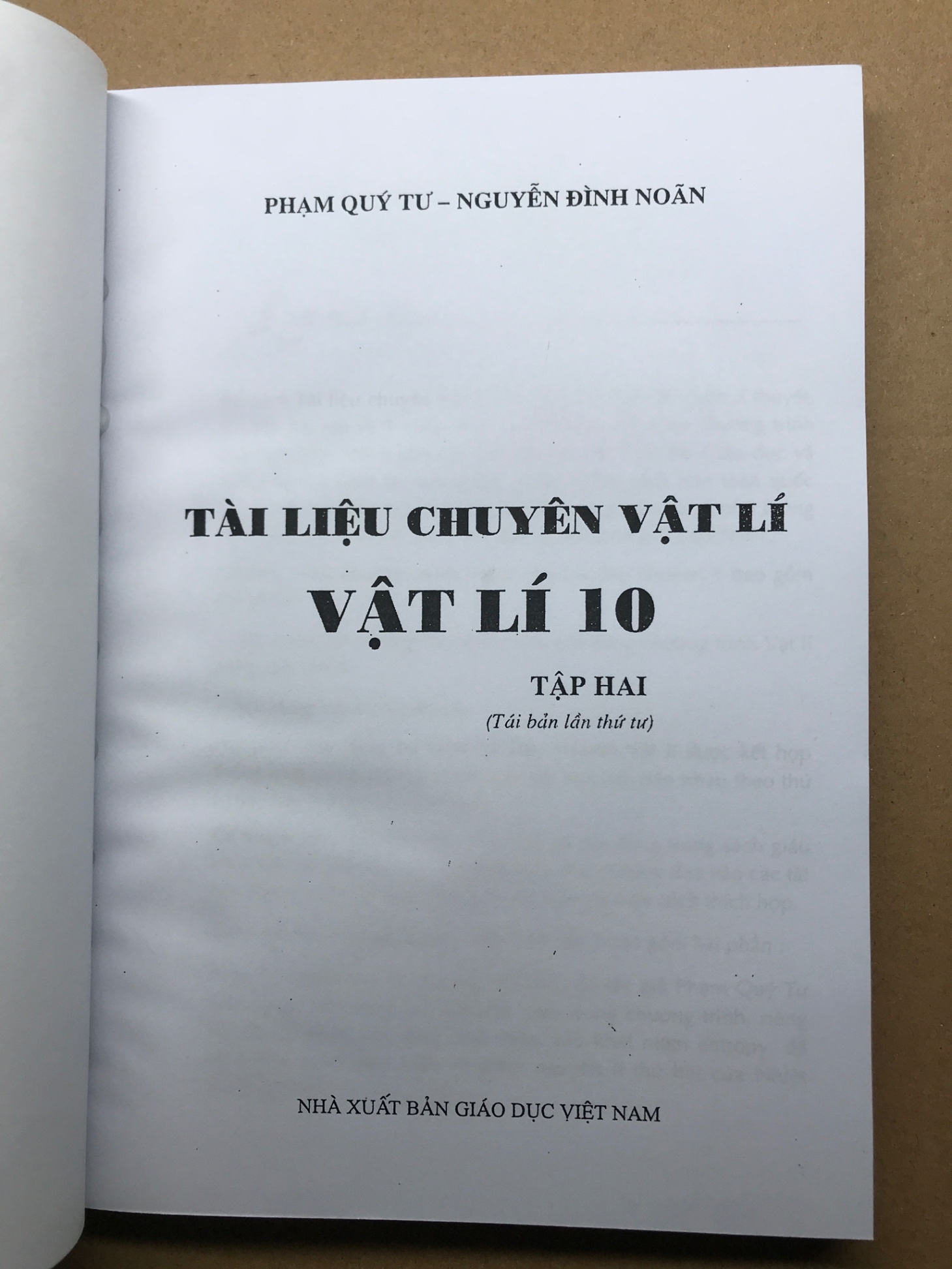 Tài liệu chuyên vật lí 10 tập 2 - Phạm Quý Tư, Nguyễn Đình Noãn