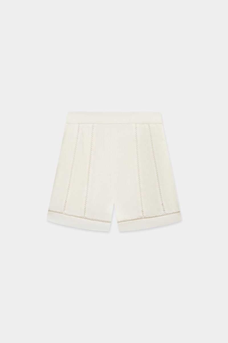 Quần shorts dáng A phối ren