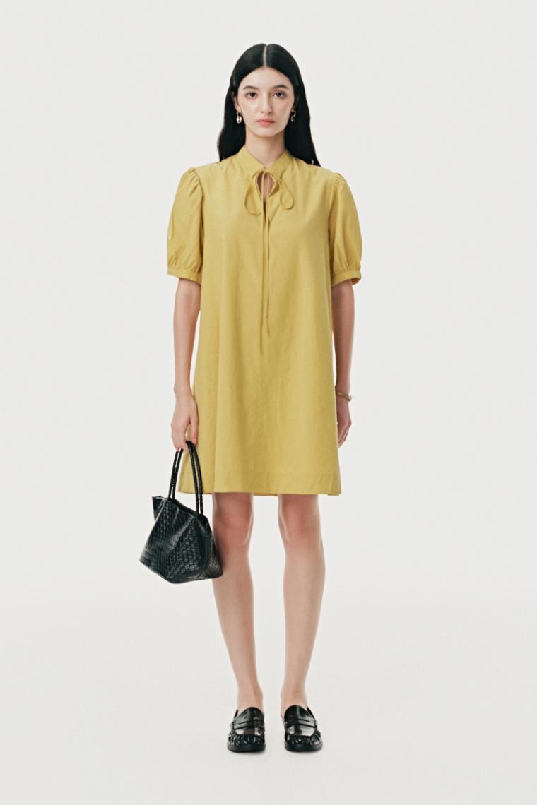 Đầm sơ mi dáng ngắn xoè rộng và tay phồng