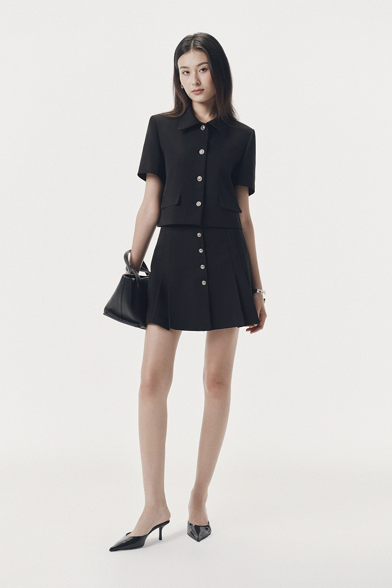 Áo khoác cộc tay dáng ngắn cổ đức