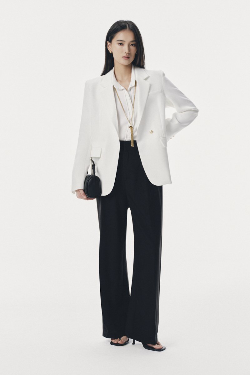 Áo khoác vest dài tay giao 2 hàng khuy với cúc trang trí