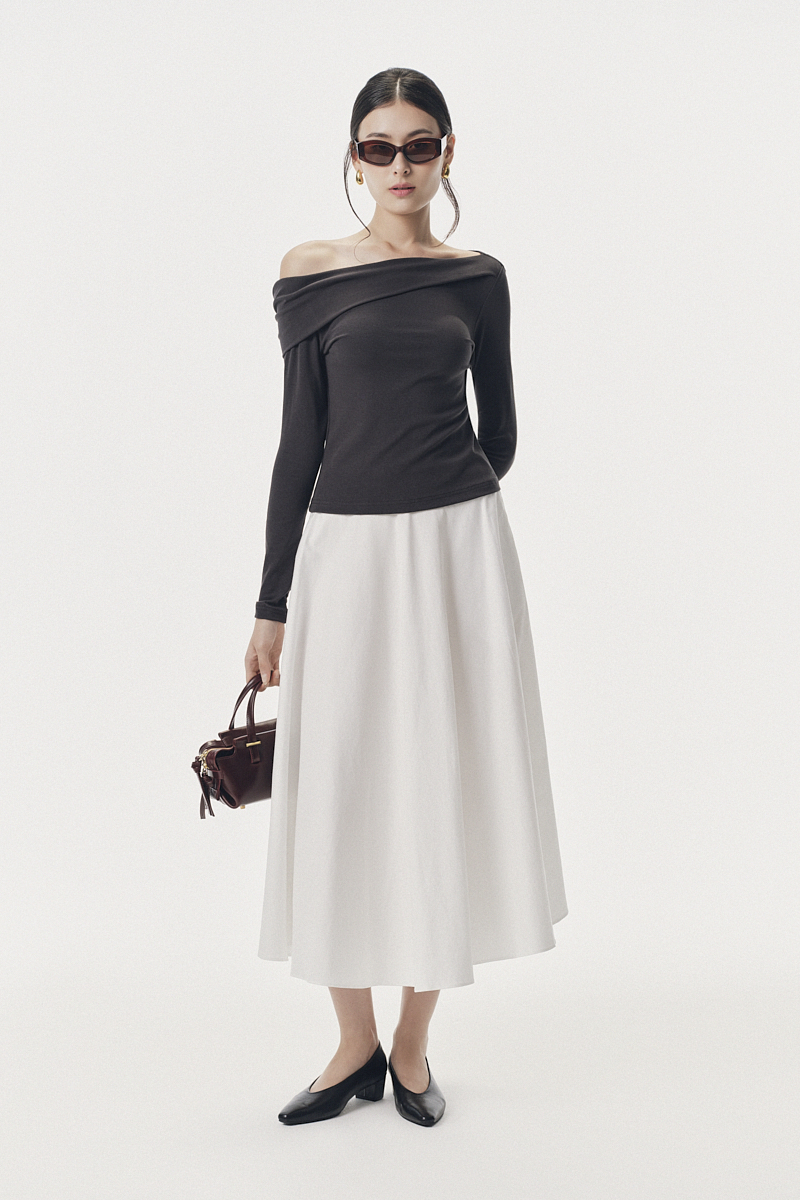 Chân váy dài xoè rộng mặt lóng chéo