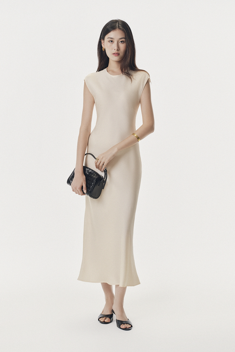 Đầm dài tay chờm satin kèm dây đai