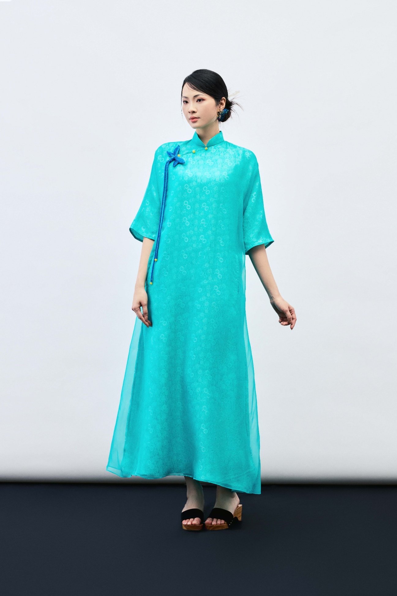 Đầm pháp phục Lam Thuỷ