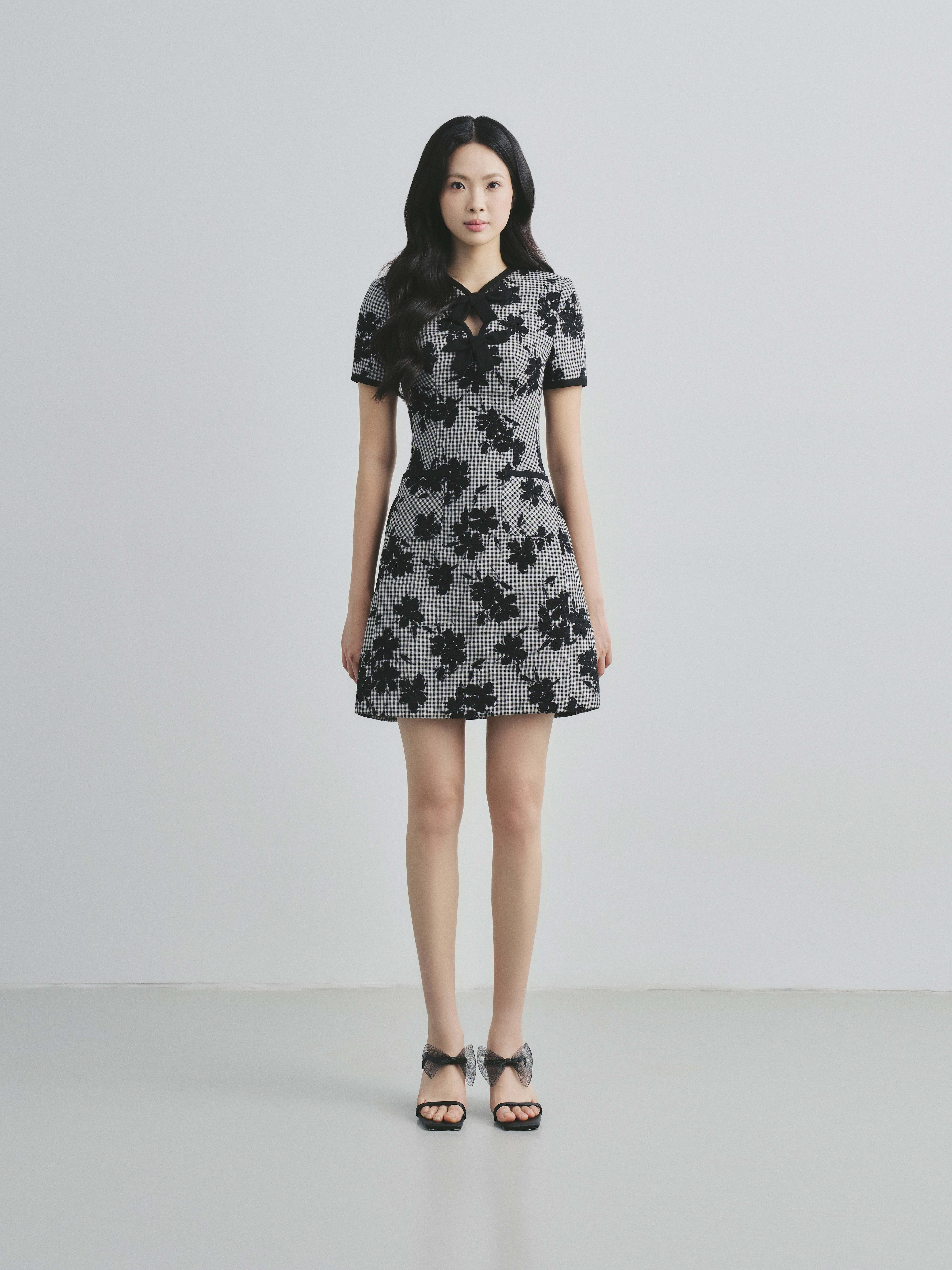 Safiyah Dress ( Kẻ dệt hoạ tiết hoa nổi )