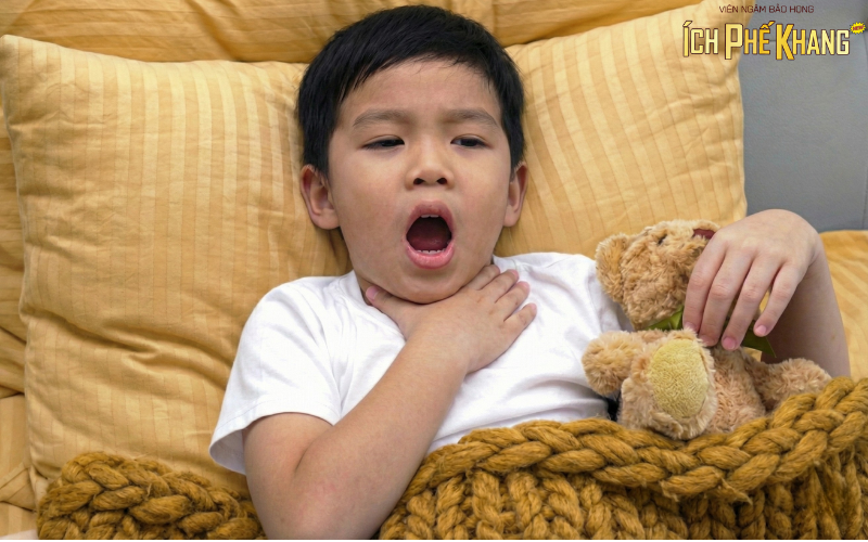 Bé bị ho khan khi ngủ: Nguyên nhân thường gặp và cách xử lý an toàn