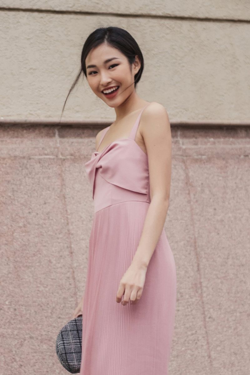 Đầm xếp ly