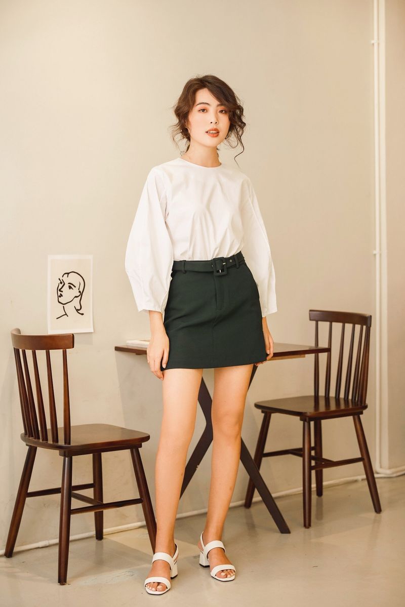 Chân váy ngắn kèm dây nịt