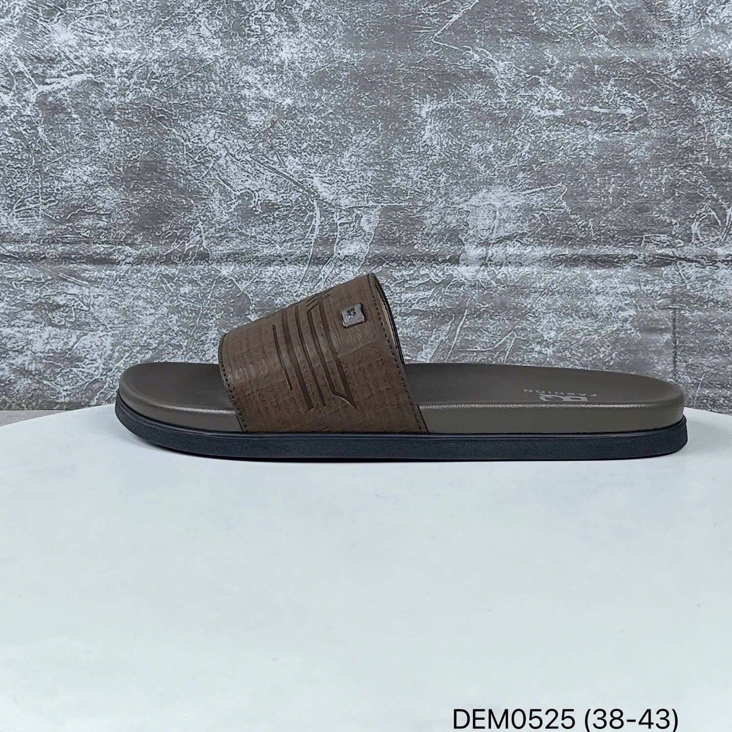 DLM D957.DEM0525.NAU