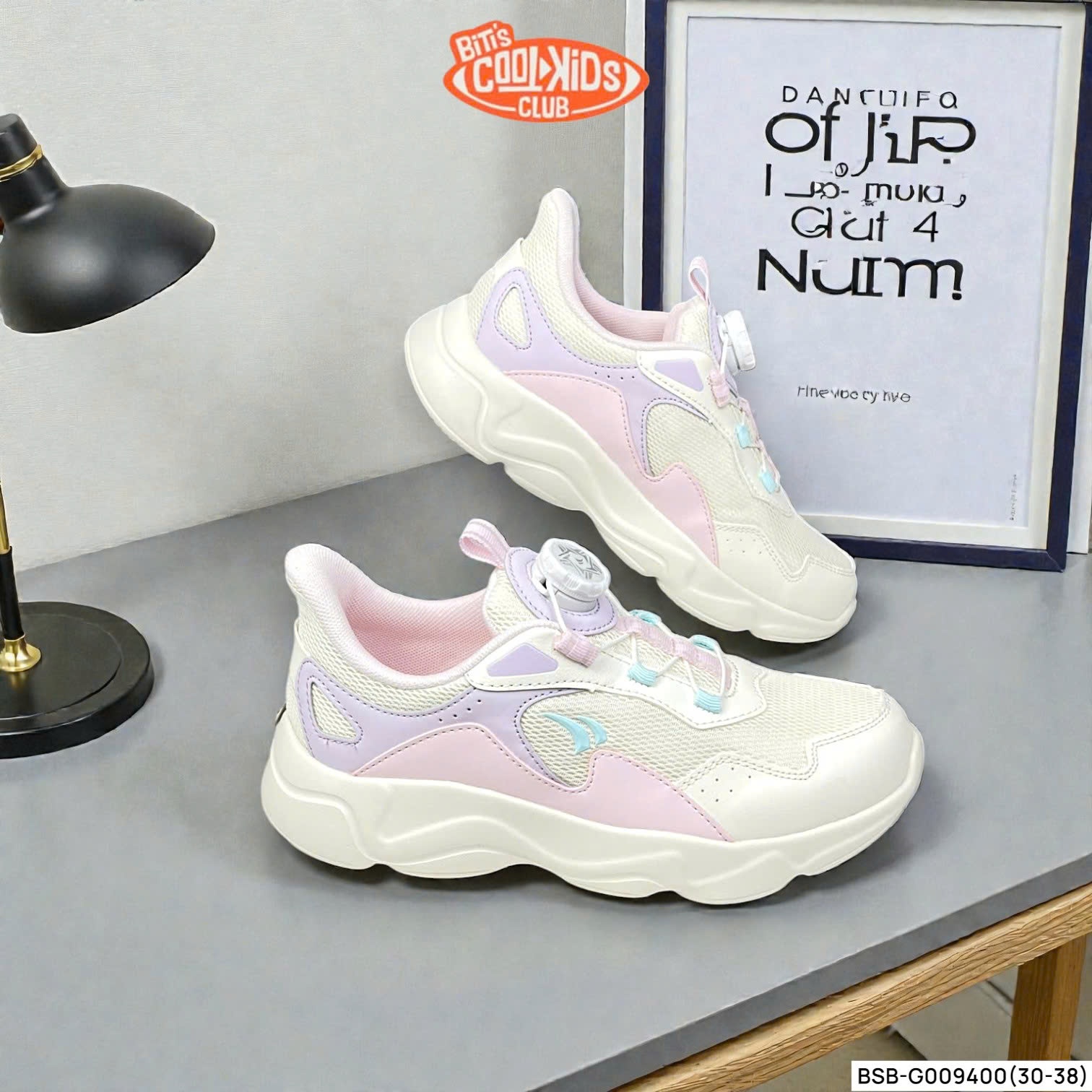 Giày thể thao Bitis BSG009400.KEL