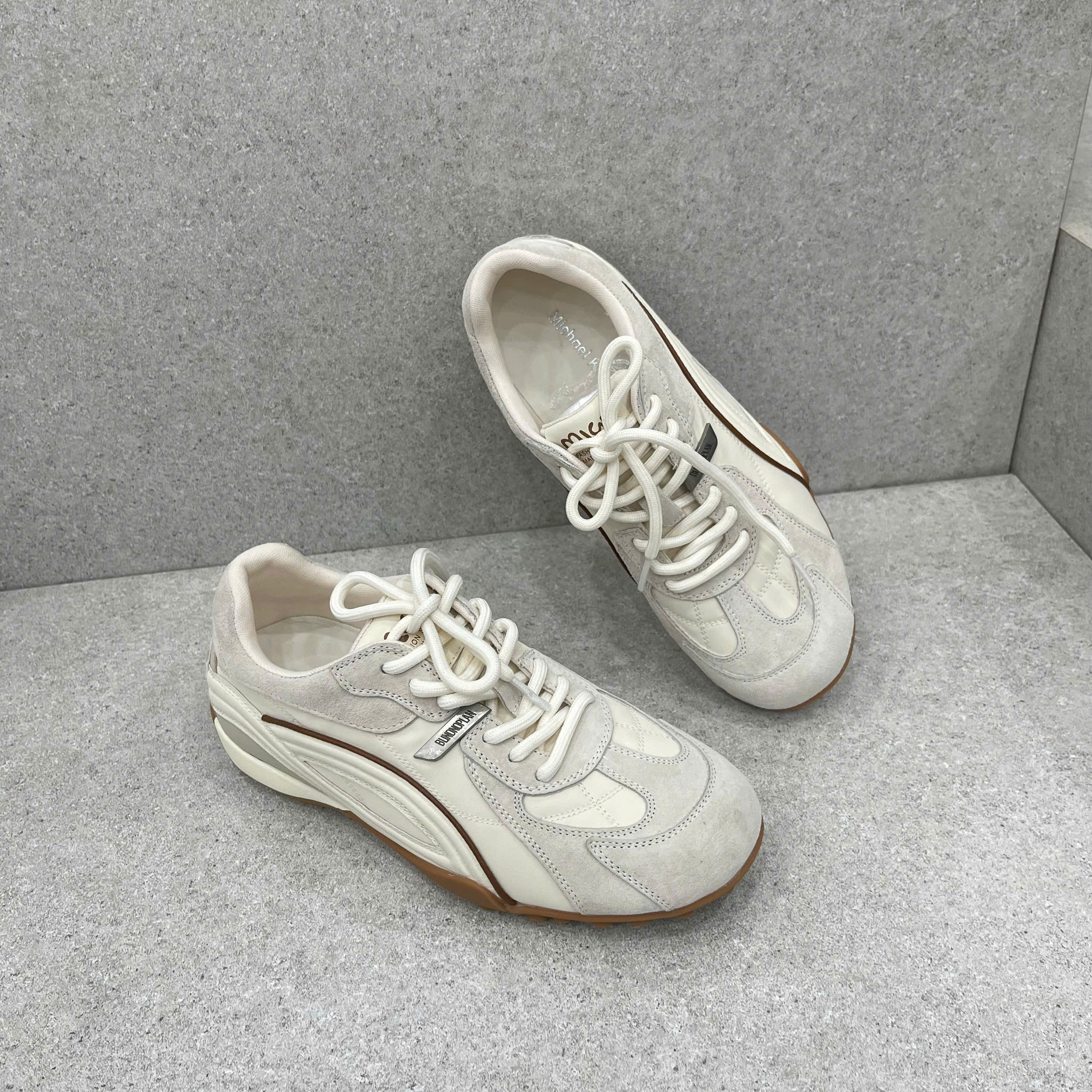 Giày thể thao nữ 6012.KEM