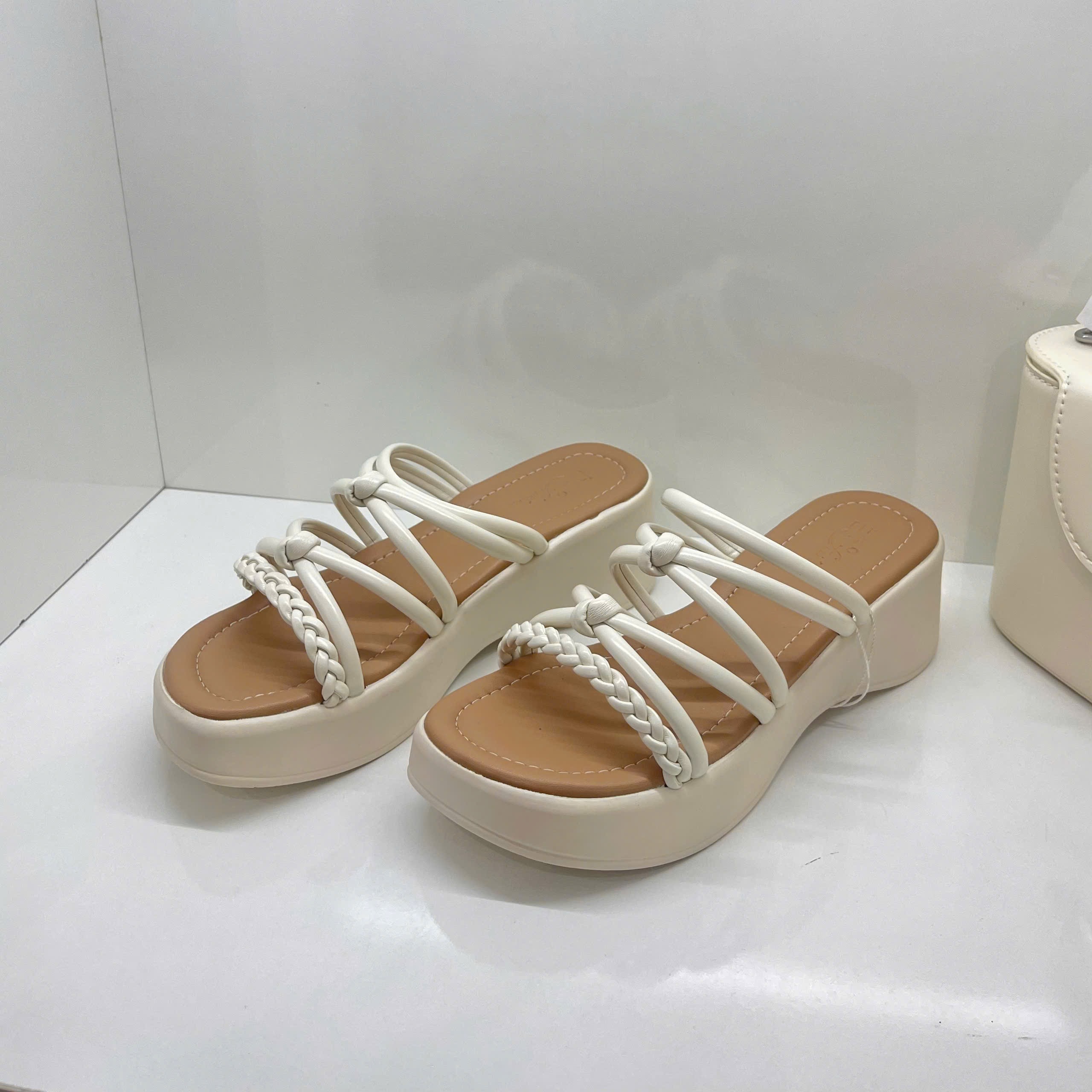 Dép lê nữ BQ DEW0187.KEM