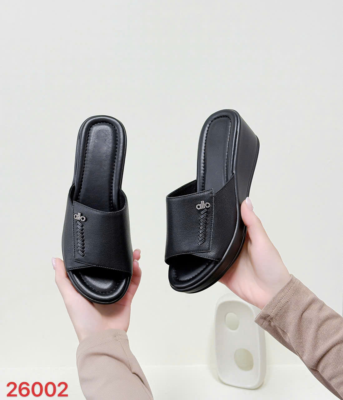 Dép xuồng nữ 26002.DEN