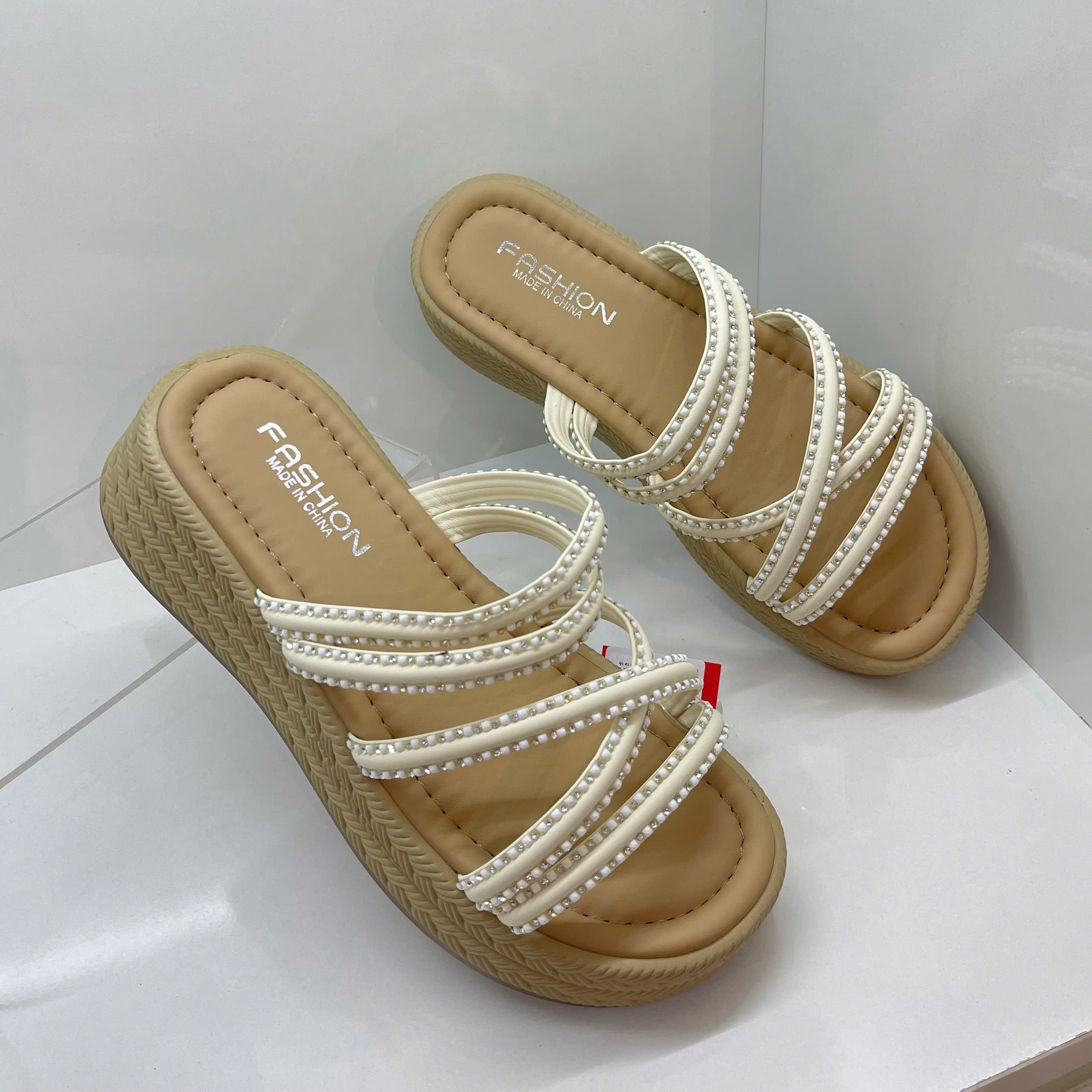Dép xuồng nữ B22.KEM