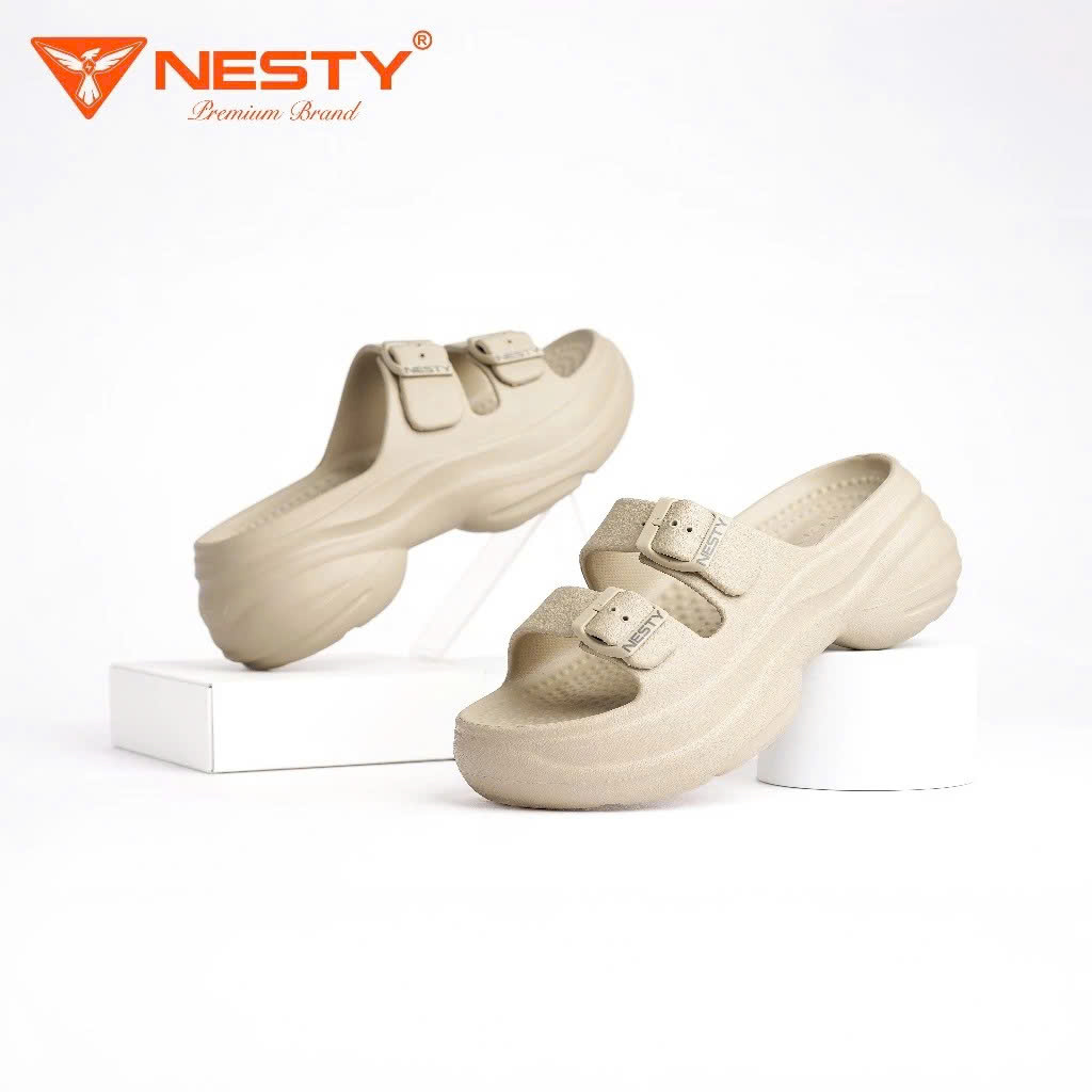 Dép 2 quai khoá cài đế cao 6cm NESTY NE63.NAU