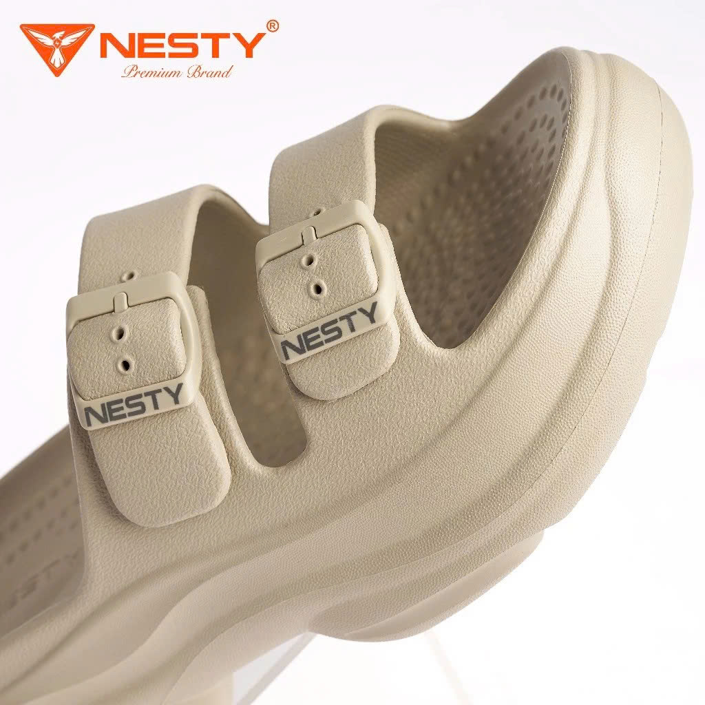 Dép 2 quai khoá cài đế cao 6cm NESTY NE63.NAU