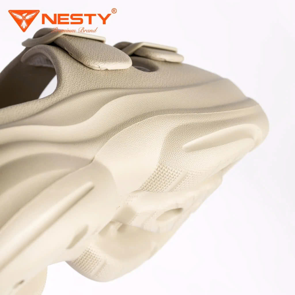 Dép 2 quai khoá cài đế cao 6cm NESTY NE63.NAU