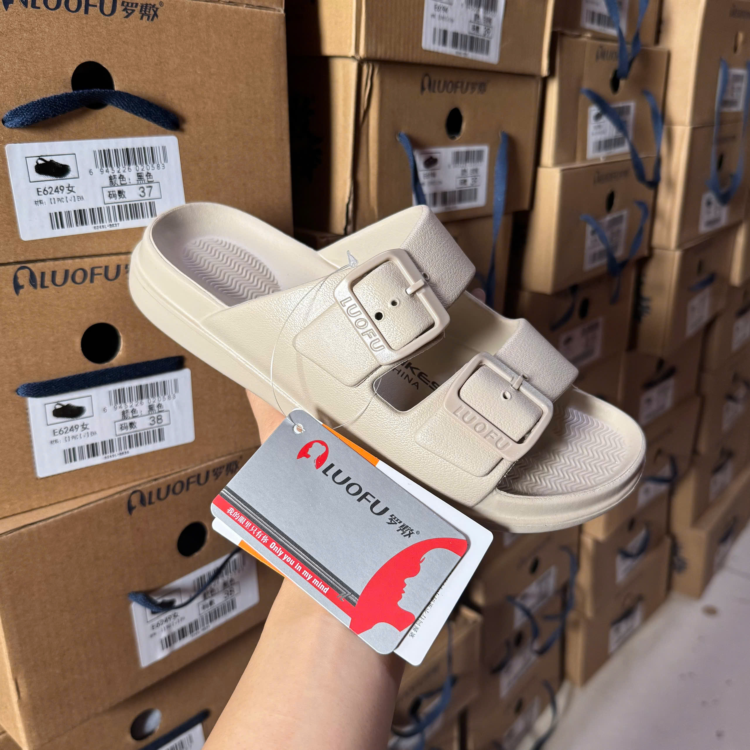 Dép nữ LUOFU E6194KEM