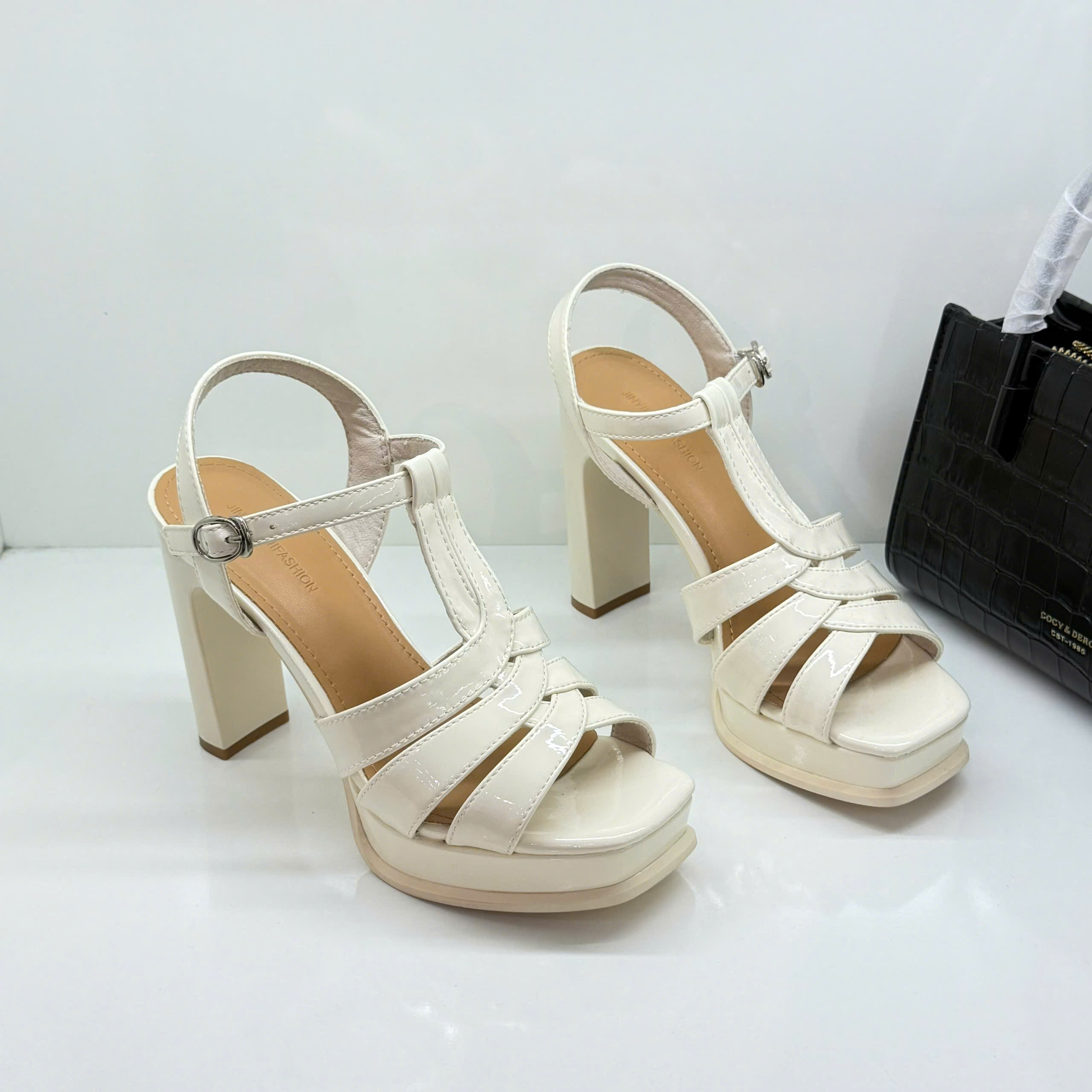 Sandal nữ 2A26-7.KEM